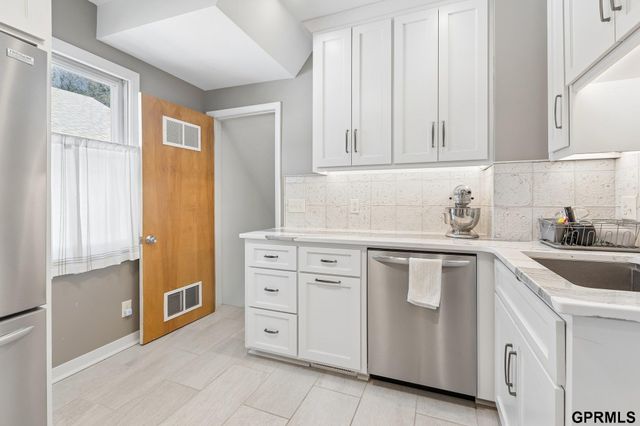 3072 S 31st Street, Omaha, NE 68105