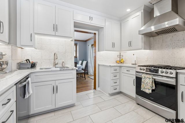 3072 S 31st Street, Omaha, NE 68105