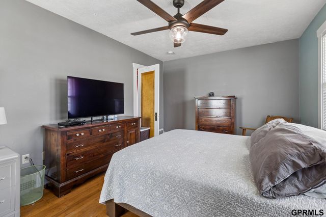 3072 S 31st Street, Omaha, NE 68105