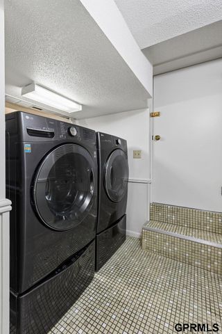 3072 S 31st Street, Omaha, NE 68105