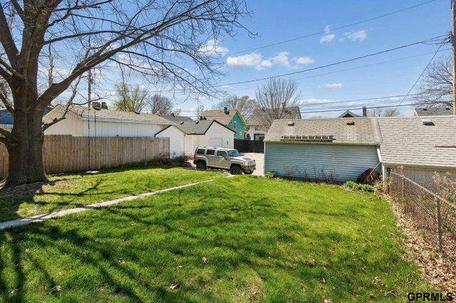 3072 S 31st Street, Omaha, NE 68105