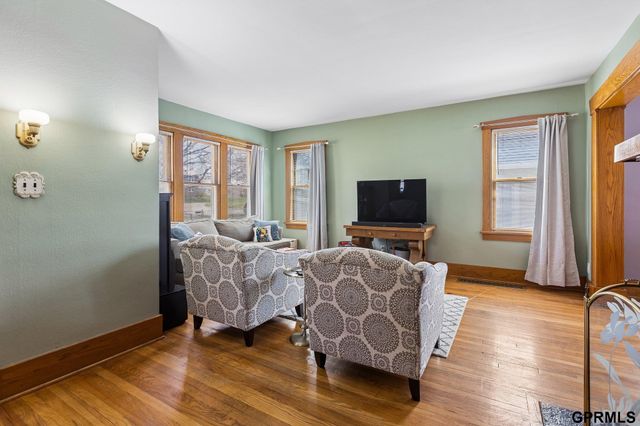 3072 S 31st Street, Omaha, NE 68105