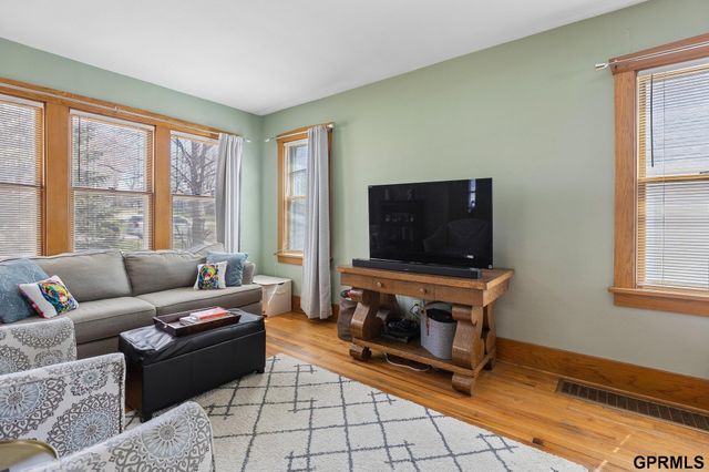 3072 S 31st Street, Omaha, NE 68105