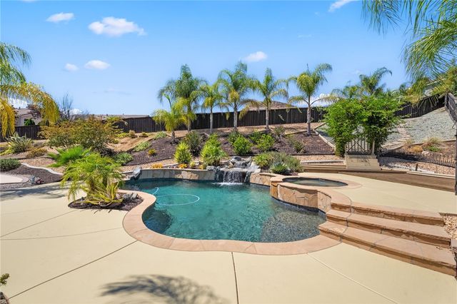25004 Crestpeak Court, Menifee, CA 92584