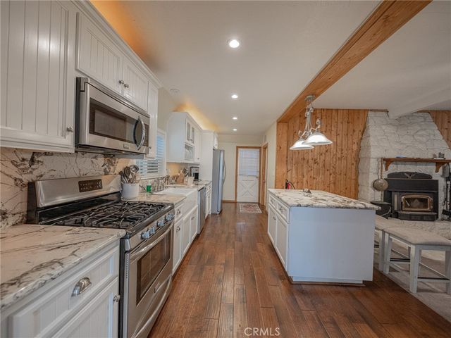 233 Corona, Lake Arrowhead, CA 92352