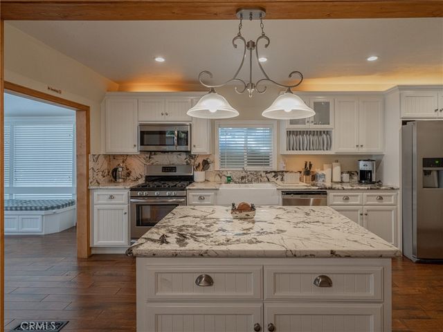 233 Corona, Lake Arrowhead, CA 92352