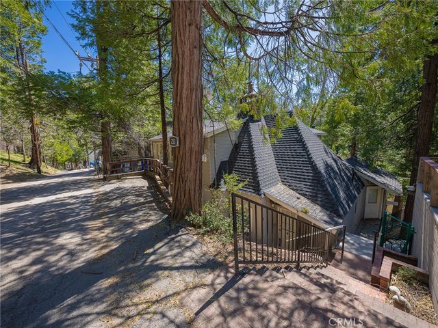 233 Corona, Lake Arrowhead, CA 92352