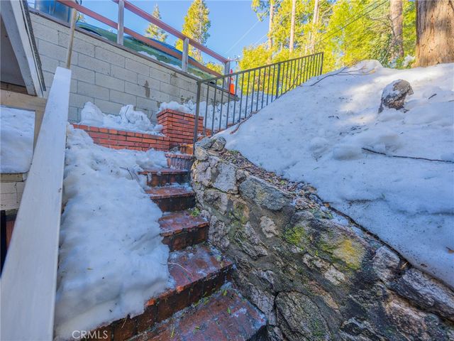 233 Corona, Lake Arrowhead, CA 92352