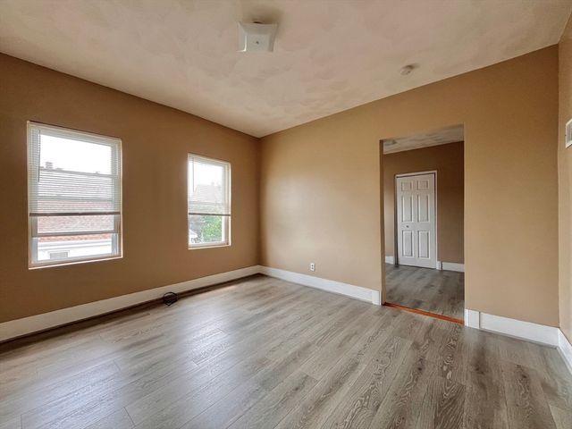 25 Oakland Ave 3R, Everett, MA 02149