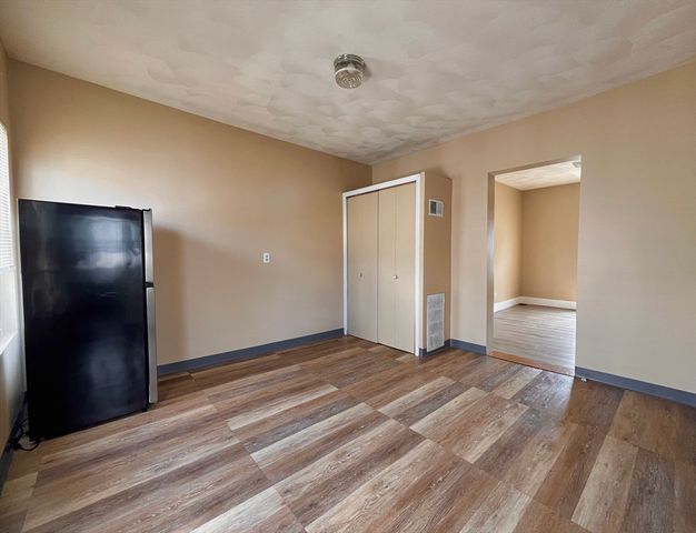 25 Oakland Ave 3R, Everett, MA 02149