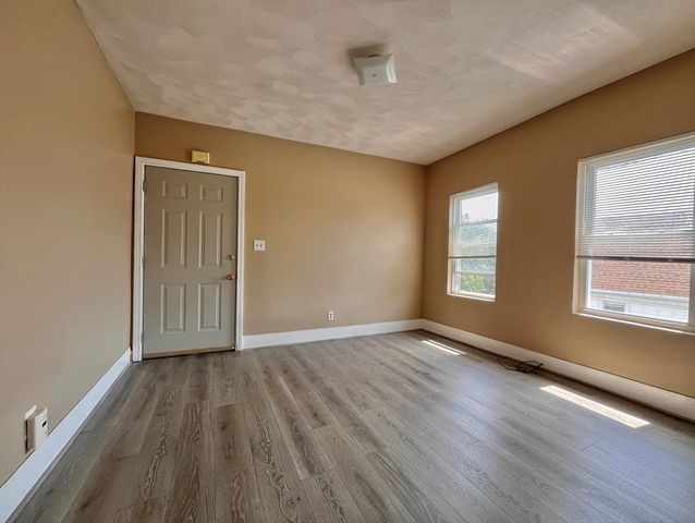 25 Oakland Ave 3R, Everett, MA 02149