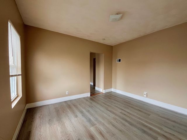 25 Oakland Ave 3R, Everett, MA 02149