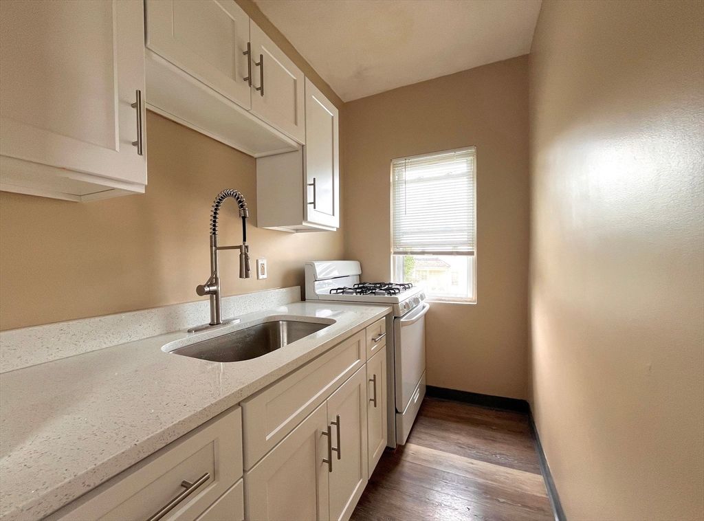 25 Oakland Ave 3R, Everett, MA 02149