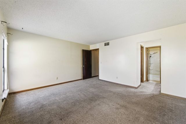 1462 S Goebel Cir, Wichita, KS 67207