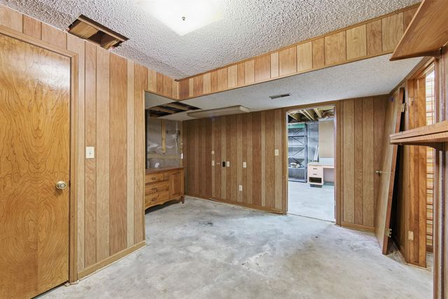 1462 S Goebel Cir, Wichita, KS 67207