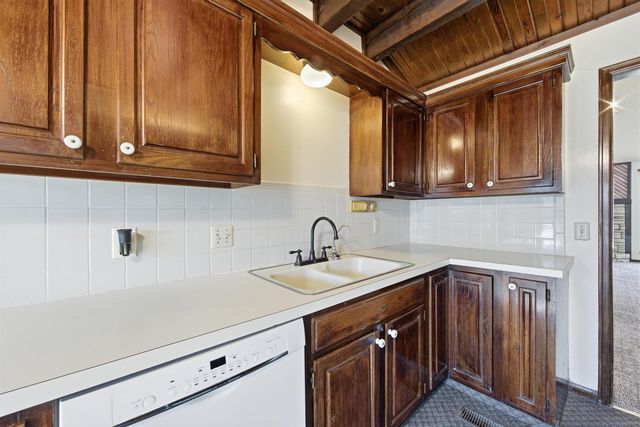 1462 S Goebel Cir, Wichita, KS 67207