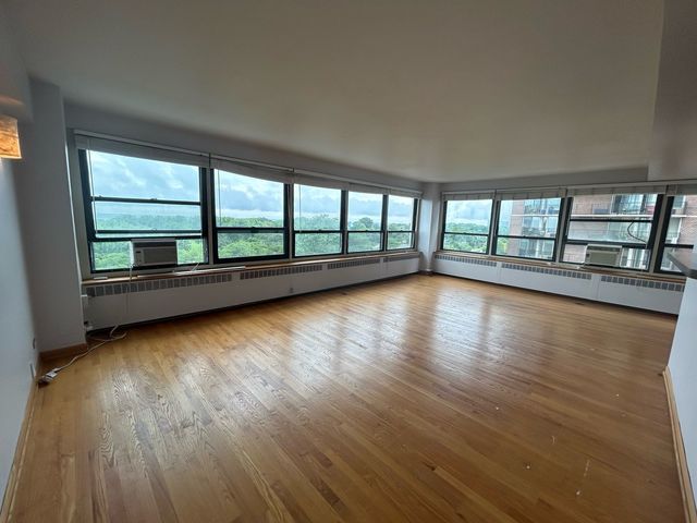4180 N Marine Drive 805, Chicago, IL 60613