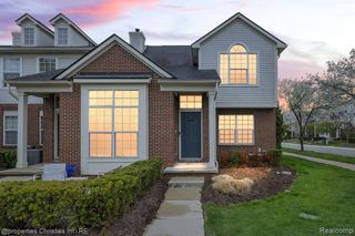 16204 Caitlin Circle, Walled Lake, MI 48390