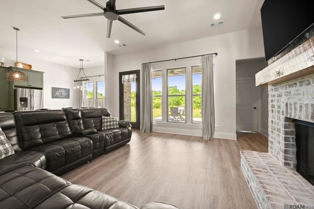 7303 Lillie Dr, Denham Springs, LA 70706