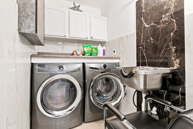 534 E PARK Avenue, Elmhurst, IL 60126