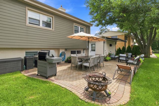 534 E PARK Avenue, Elmhurst, IL 60126