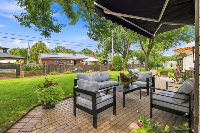 534 E PARK Avenue, Elmhurst, IL 60126