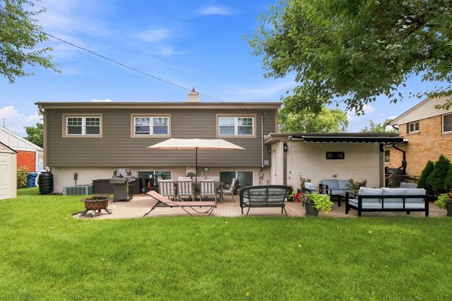 534 E PARK Avenue, Elmhurst, IL 60126