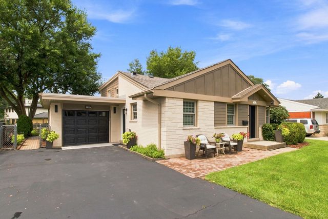 534 E PARK Avenue, Elmhurst, IL 60126
