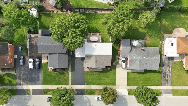 534 E PARK Avenue, Elmhurst, IL 60126