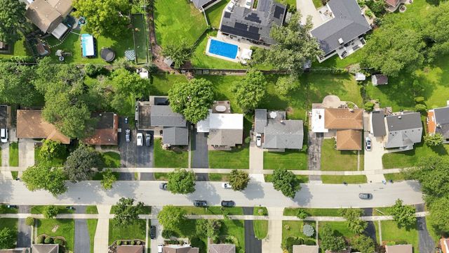 534 E PARK Avenue, Elmhurst, IL 60126
