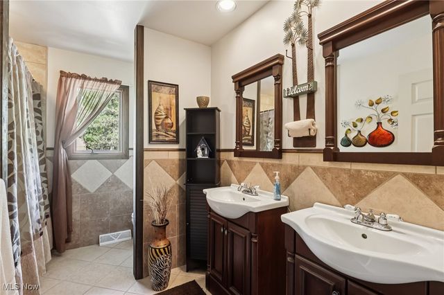 7400 Akins Road, North Royalton, OH 44133