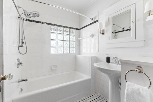 2790 Dean Parkway, Minneapolis, MN 55416