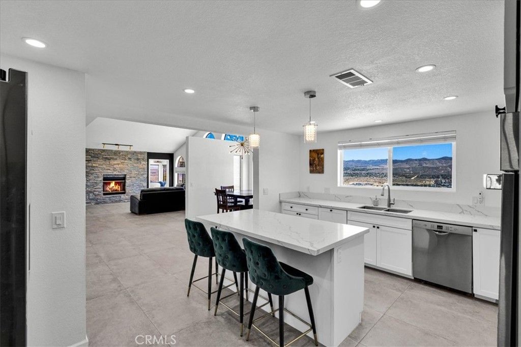 Image 14 of property listing at 6177 Mandarin Road, Yucca Valley, CA 92284