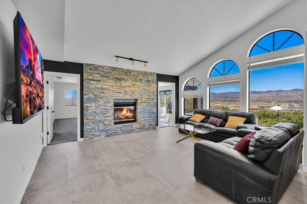 Image 4 of property listing at 6177 Mandarin Road, Yucca Valley, CA 92284