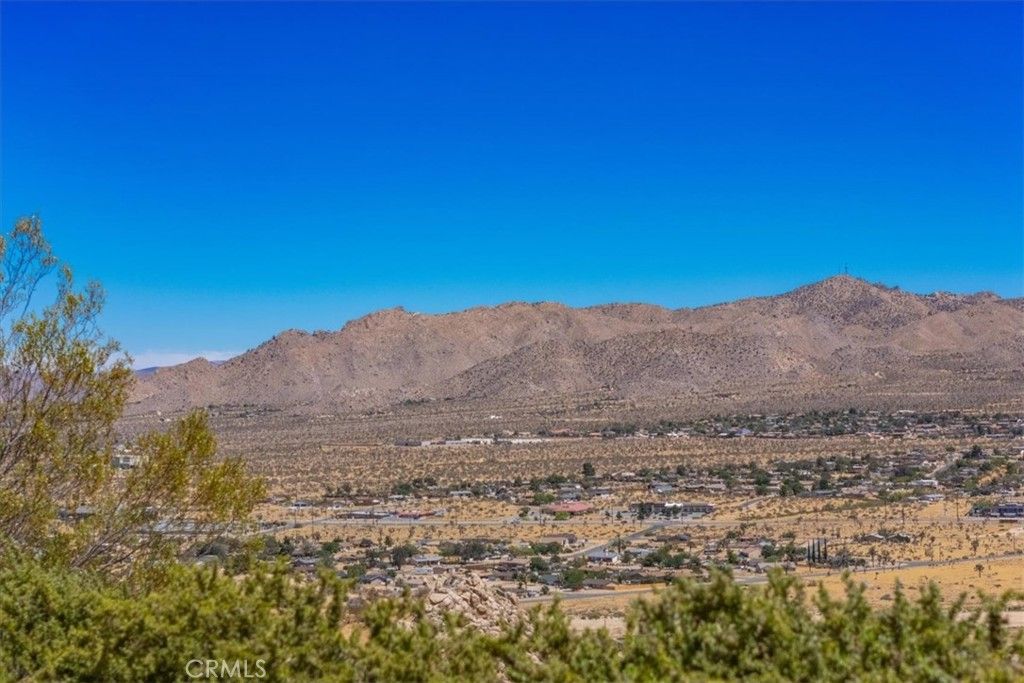 Image 40 of property listing at 6177 Mandarin Road, Yucca Valley, CA 92284
