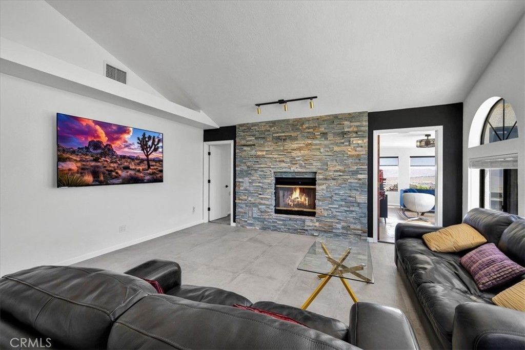 Image 6 of property listing at 6177 Mandarin Road, Yucca Valley, CA 92284