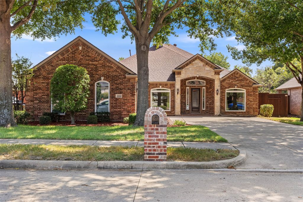 2212 Creek Crossing Drive, Corinth, TX 76210 — exterior