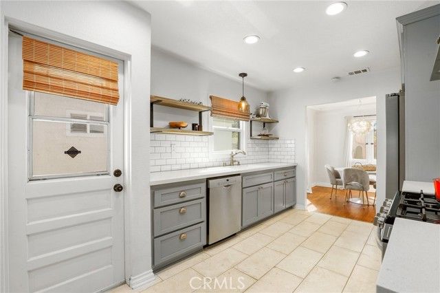 6042 Gundry Avenue, Long Beach, CA 90805