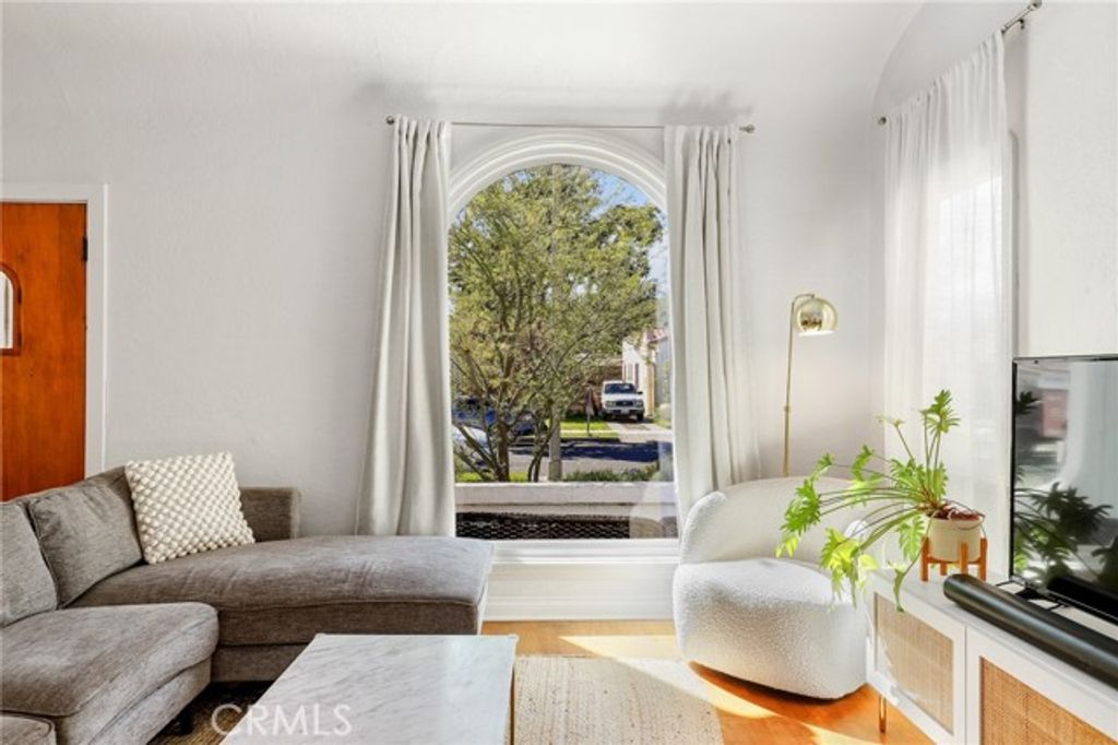 6042 Gundry Avenue, Long Beach, CA 90805