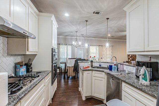 5512 Crowley Street, Sansom Park, TX 76114