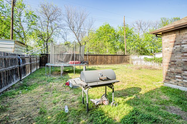 5512 Crowley Street, Sansom Park, TX 76114