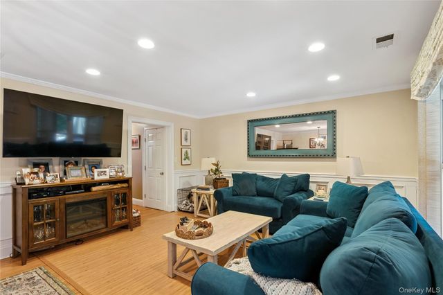 100 Baker Court 85, Island Park, NY 11558