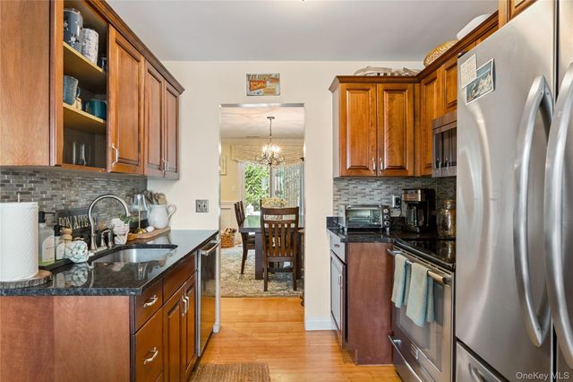 100 Baker Court 85, Island Park, NY 11558