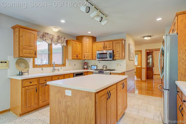 68367 Copperwood Drive, Washington Township, MI 48095
