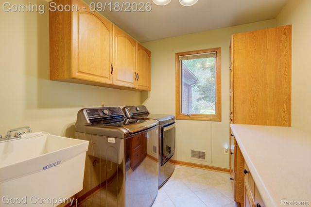 68367 Copperwood Drive, Washington Township, MI 48095