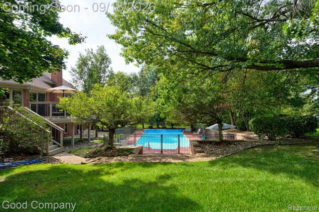 68367 Copperwood Drive, Washington Township, MI 48095