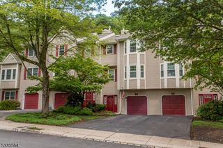 42 Winged Foot Ln, Washington Twp., NJ 07882