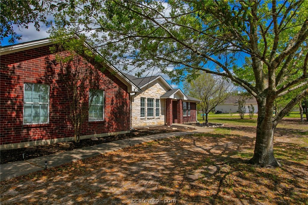 4203 Golden Eagle Dr Drive, Bryan, TX 77808