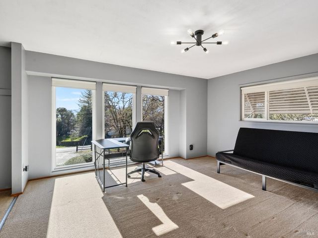 1790 Deerwood Dr, Ukiah, CA 95482