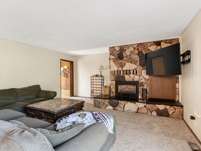 1790 Deerwood Dr, Ukiah, CA 95482